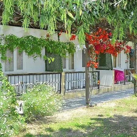 Club Serena Готель