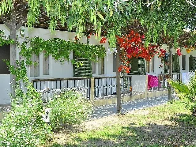 Club Serena فندق