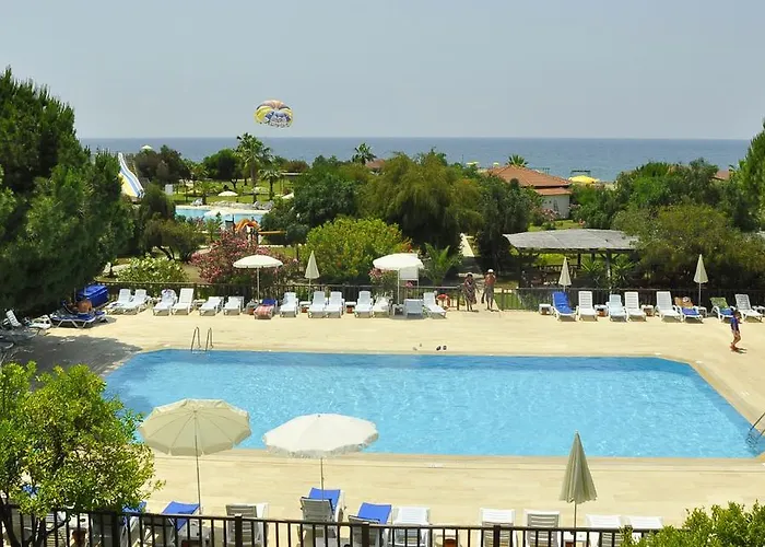 Club Serena فندق